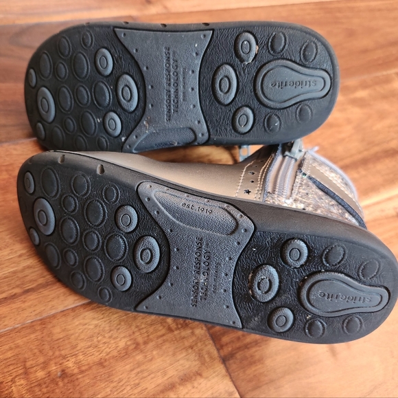 Stride Rite Metallic Booties - Picture 8 of 9